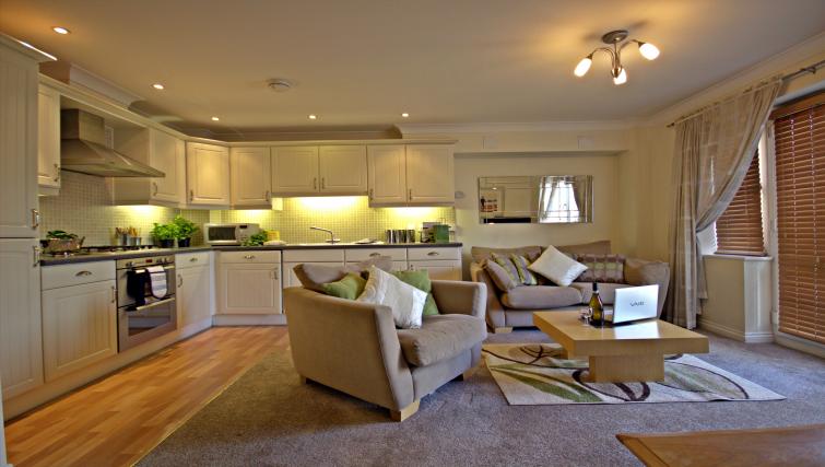 Sarum Hill Apartments Serviced Apartments - Basingstoke | Urban Stay