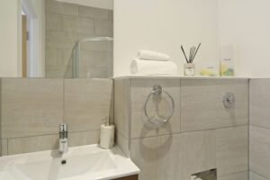 Discover comfort at College Road Apartments. Enjoy spacious living, excellent transport links, and nearby attractions for work or leisure! | Urban Stay