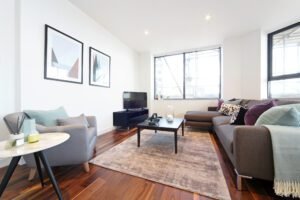 Discover comfort at College Road Apartments. Enjoy spacious living, excellent transport links, and nearby attractions for work or leisure! | Urban Stay