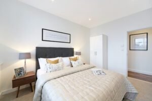 Discover comfort at College Road Apartments. Enjoy spacious living, excellent transport links, and nearby attractions for work or leisure! | Urban Stay