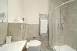 Discover comfort at College Road Apartments. Enjoy spacious living, excellent transport links, and nearby attractions for work or leisure! | Urban Stay