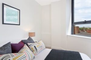 Discover comfort at College Road Apartments. Enjoy spacious living, excellent transport links, and nearby attractions for work or leisure! | Urban Stay