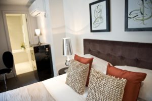 Luxury Serviced Accommodation London |Stylish Short Let Apartments | Free Wifi | Air Con | Lift |0208 6913920| Urban Stay