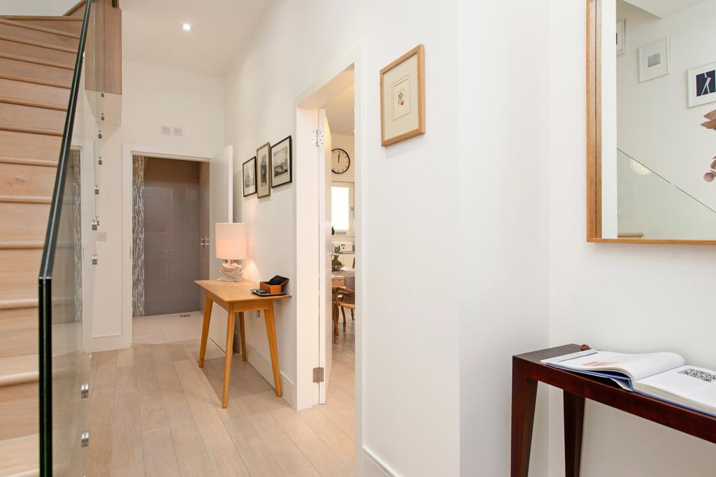 Looking-for-affordable-apartments-to-book-in-Bloomsbury-Russell-Square?-book-our-Russell-Square-Shortlets-today-for-great-rates.