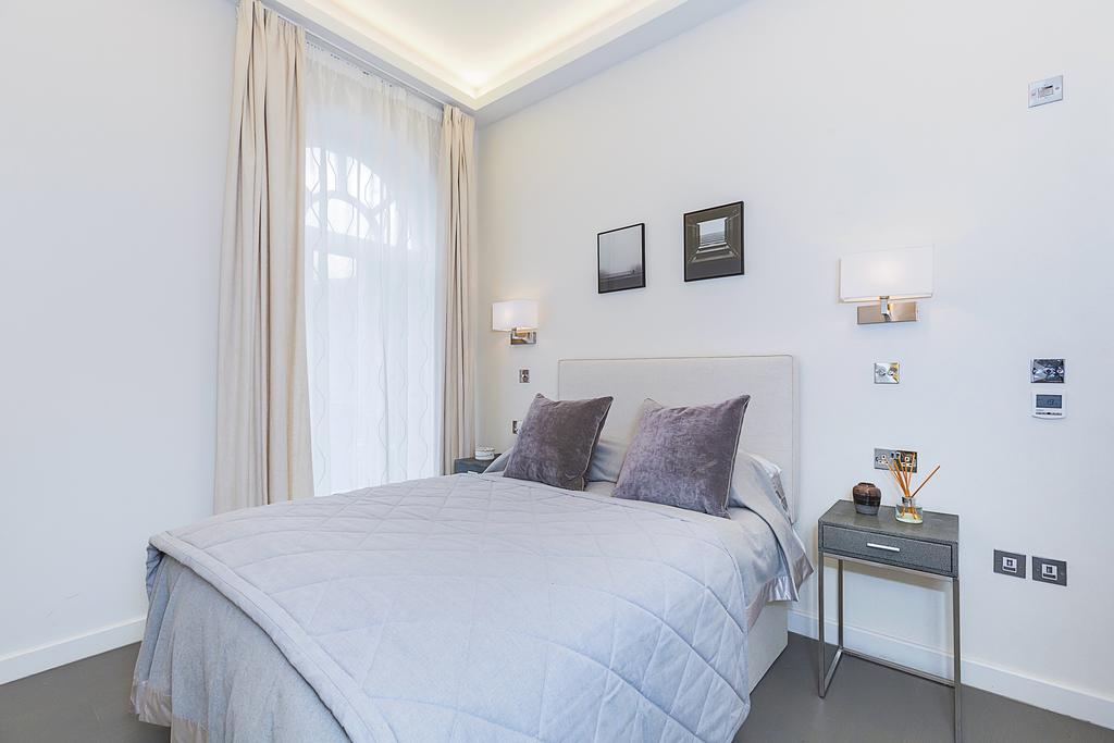 Looking-for-Luxury-Accommodation-in-West-London,-Kensington?-Book-our-lovely-Kensington-Shortlet-Apartments-London-today-with-Urban-Stay-for-great-rates.