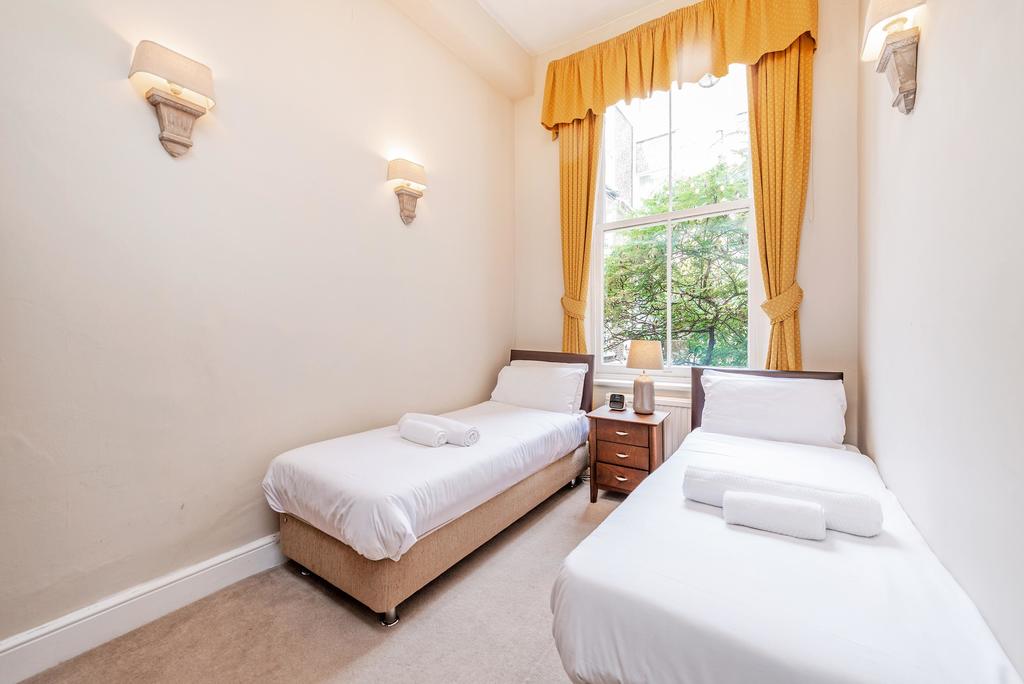 Looking-for-affordable-apartments-in-Kensington-or-Hammersmith?-why-not-book-our-West-Kensington-Shortlets-on-Castletown-Road.-Book-today-for-great-rates.