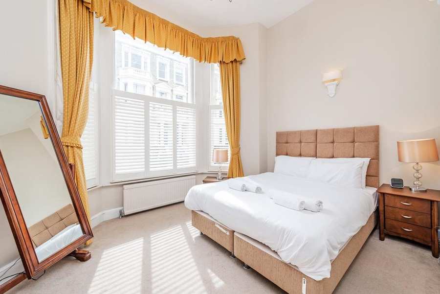 West Kensington Shortlets Looking-for-affordable-apartments-in-Kensington-or-Hammersmith?-why-not-book-our-West-Kensington-Shortlets-on-Castletown-Road.-Book-today-for-great-rates.