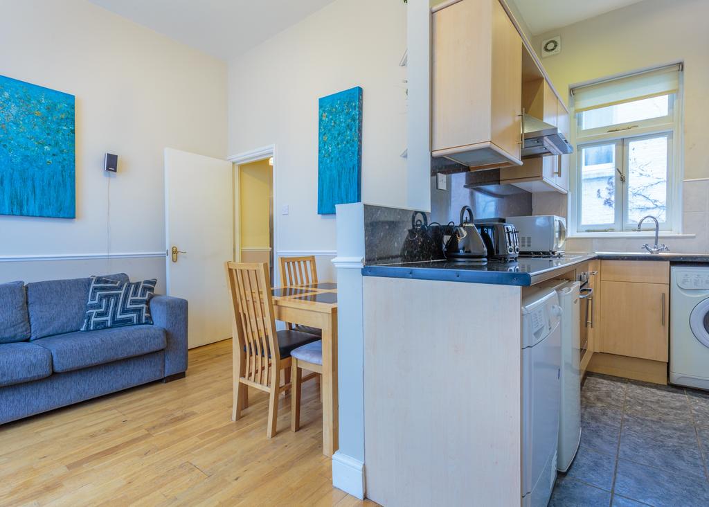 Looking-for-affordable-apartments-in-Kensington-or-Hammersmith?-why-not-book-our-West-Kensington-Shortlets-on-Castletown-Road.-Book-today-for-great-rates.