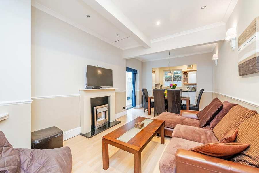 West Kensington Shortlets Looking-for-affordable-apartments-in-Kensington-or-Hammersmith?-why-not-book-our-West-Kensington-Shortlets-on-Castletown-Road.-Book-today-for-great-rates.