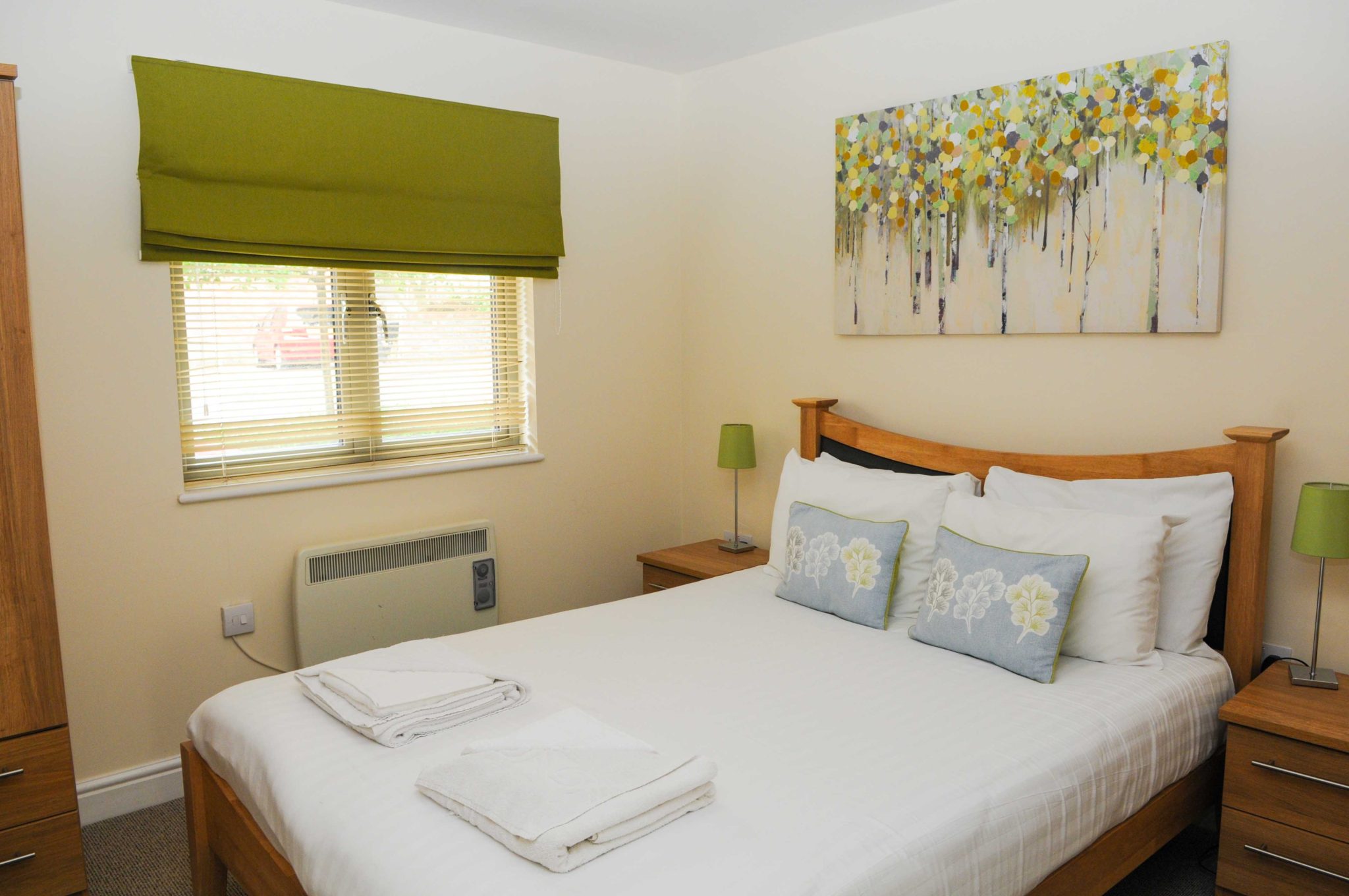 Bristol-Serviced-Accommodation-UK-|-Cheap-Cotham-Lawn-Apartments-|-Free-Wi-Fi|-Fully-Equipped-Kitchen-|-Parking-|0208-6913920|-Urban-Stay