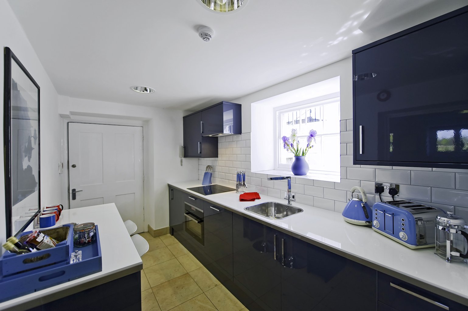 Kingston-Accommodation-West-London-available-from-today!-Book-luxury-Serviced-Apartments-in-Kingston-upon-Thames-with-Urban-Stay-now!-All-bills-included!!-+44-(0)-208-691-3920