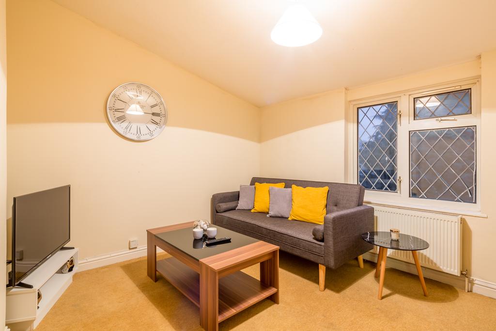 Stevenage-Serviced-Apartments-Hertfordshire-available-now!-Book-Short-Let-Accommodation-in-Colestrete-House-today-for-low-cost!-Direct-Business-Rates!-Urban-Stay