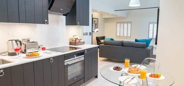 Book Serviced Accommodation Covent Garden in Central London now! Short Let Apartments near The West End, River Thames, Soho!! Low Rates - 5* Service! Urban Stay