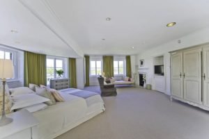 Looking for affordable accommodation in Kingston or Hampton Court! Why not book our lovely Hampton Court Apartments. Call today for great rates. | Urban Stay