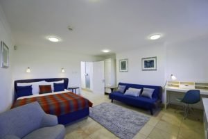 Looking for affordable accommodation in Kingston or Hampton Court! Why not book our lovely Hampton Court Apartments. Call today for great rates. | Urban Stay