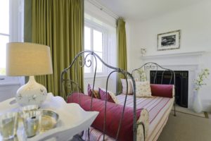 Looking for affordable accommodation in Kingston or Hampton Court? why not book our lovely Hampton Court Apartments. Call today for great rates.