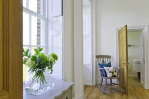 Looking for affordable accommodation in Kingston or Hampton Court! Why not book our lovely Hampton Court Apartments. Call today for great rates. | Urban Stay