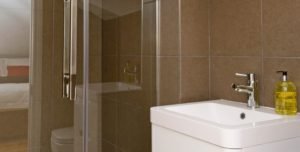 W 35 Hill View Loft Shower Room 20 The Barons Luxury Serviced Apartments Richmond Twickenham South West London Tw1 1024x520