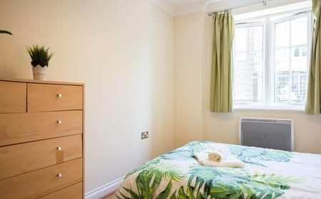 Reading Serviced Accommodation UK – Riverside House Apartments Reading Serviced Accommodation UK| Cheap Riverside House Apartments | Free Wi-Fi | lift| Fully Equipped Kitchen |0208 6913920| Urban Stay