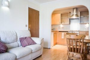 Reading Serviced Accommodation UK| Cheap Riverside House Apartments | Free Wi-Fi | lift| Fully Equipped Kitchen |0208 6913920| Urban Stay