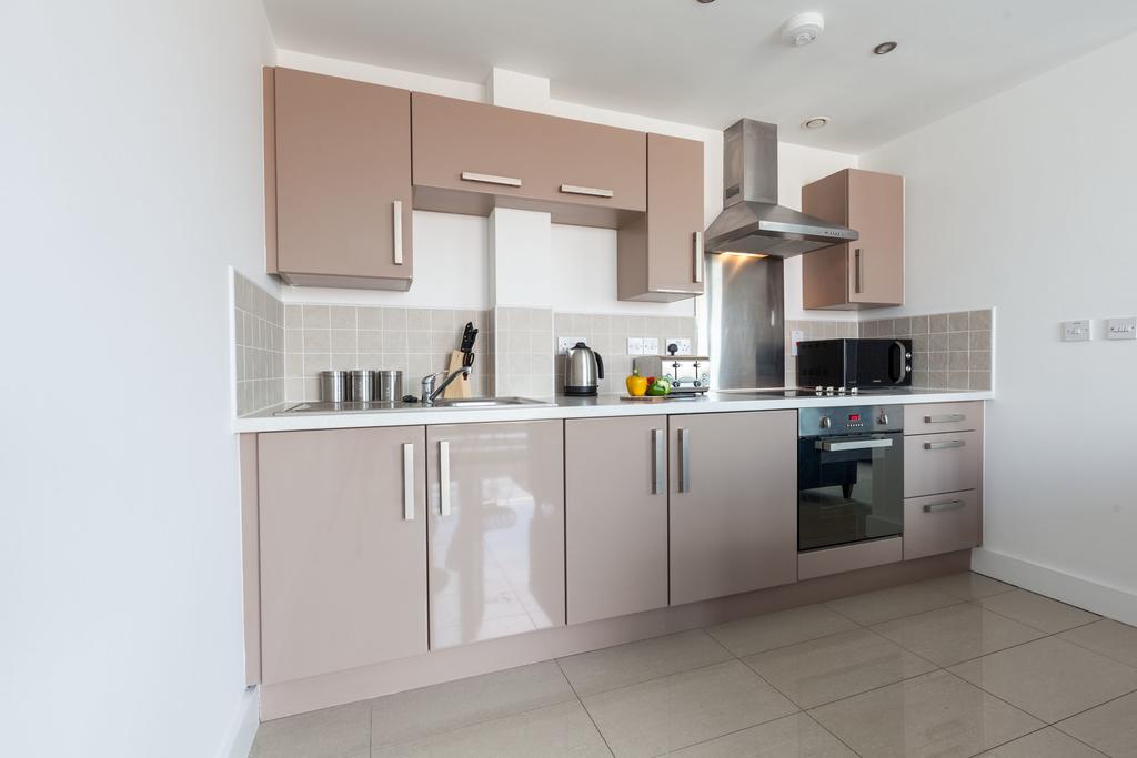 Sheffield-Serviced-Apartments---The-Point-Accommodation-|-Stylish-Short-Let-Apartments-|-Free-Wifi-&-Fully-Equipped-Kitchen|0208-6913920|-Urban-Stay