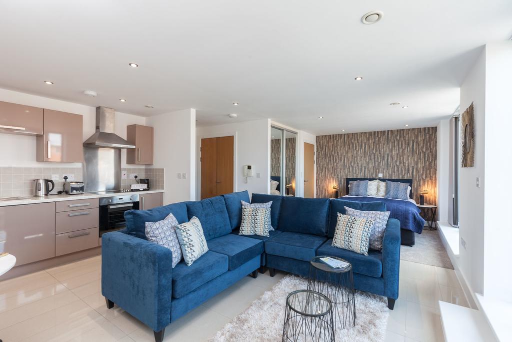 Sheffield Serviced Apartments - The Point Accommodation | Stylish Short Let Apartments | Free Wifi & Fully Equipped Kitchen|0208 6913920| Urban Stay