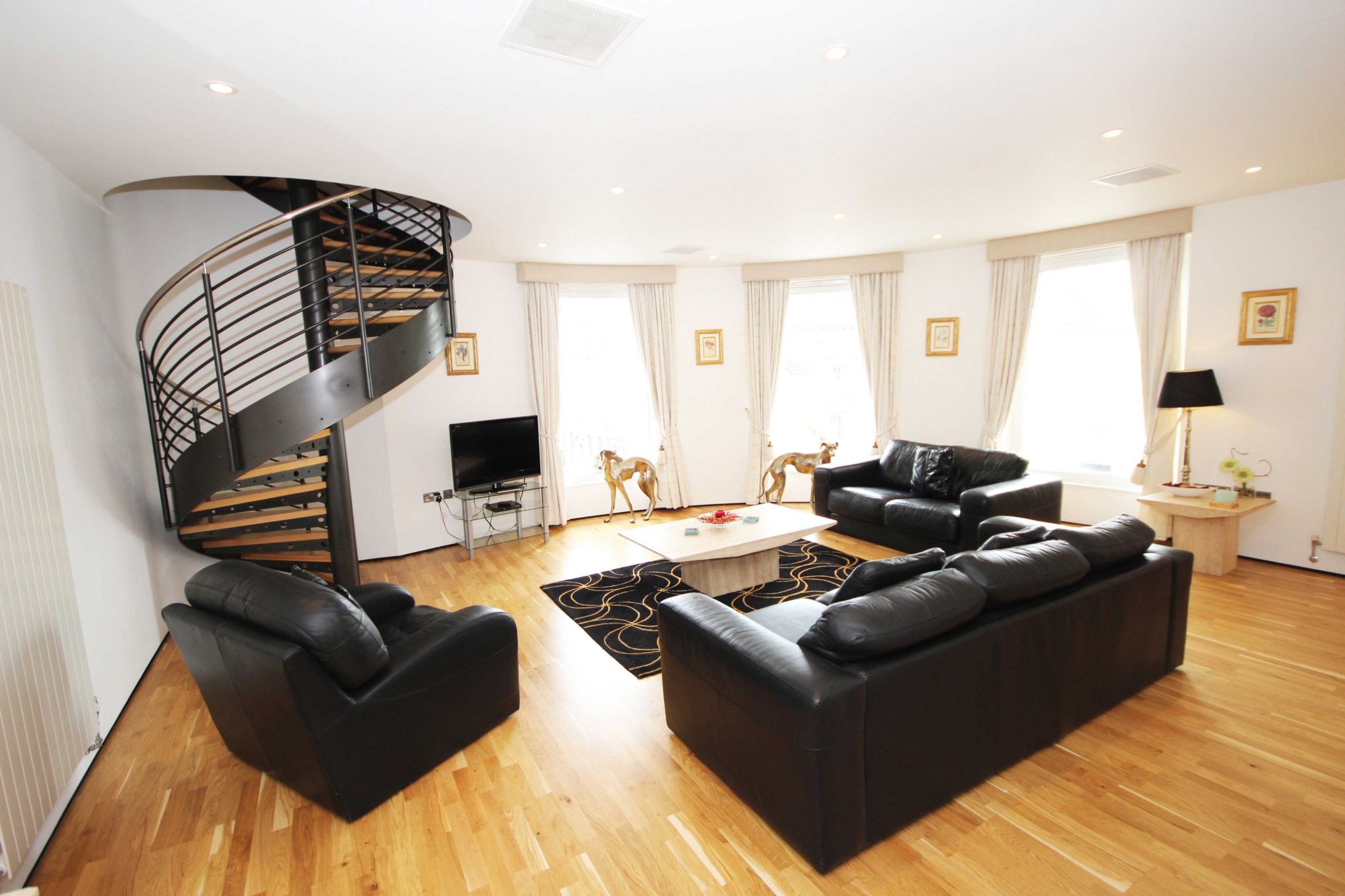 Newcastle Short Let Apartments UK available Now! Book Corporate Serviced Accommodation in North East England today! Parking,Wifi, 5* Service, All bills incl | Urban Stay