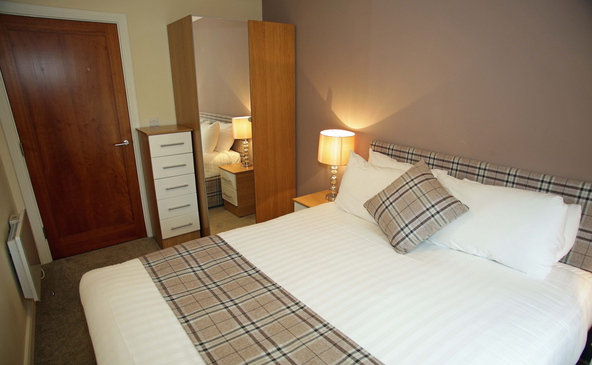Corporate-Accommodation-Newcastle-UK-available-Now!Book-Serviced-Apartments-in-North-England-today-for-short-lets-&-relocation!-Parking,-Wifi,All-bills-incl-|-Urban-Stay