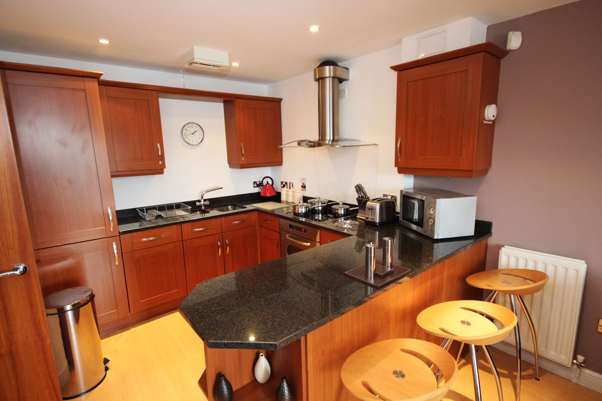Short-Let-Apartments-Newcastle-UK-available-Now!-Book-Serviced-Accommodation-in-North-England-today-at-cheaper-than-a-Hotel!-Parking,-Wifi,-All-bills-incl!-Urban-Stay