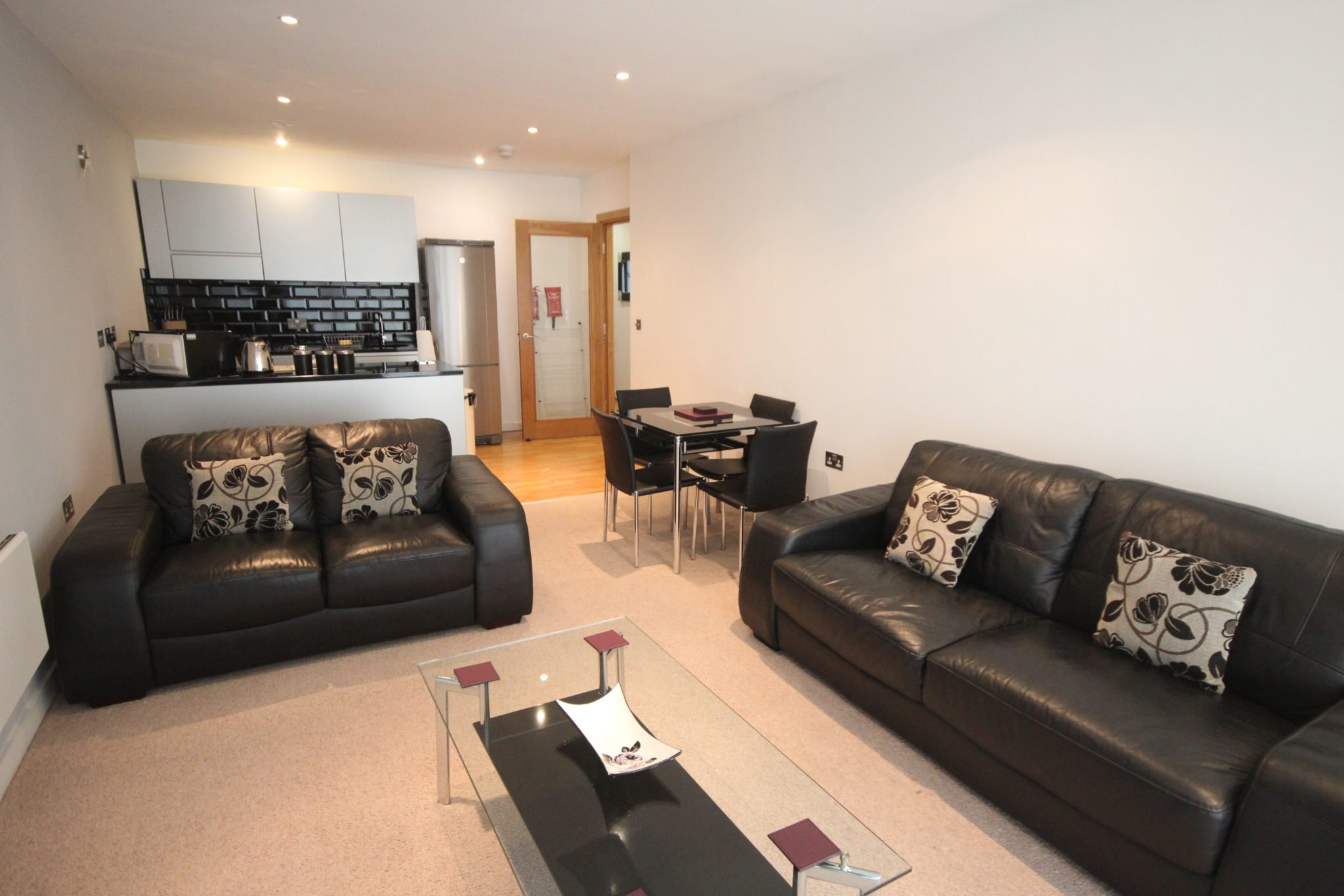 Luxury-Apartments-Newcastle-UK-available-Now-for-Short-Lets!-Book-Fully-Furnished-&-Serviced-Apartments-in-Central-Newcastle-for-cheaper-than-a-Hotel!-Urban-Stay