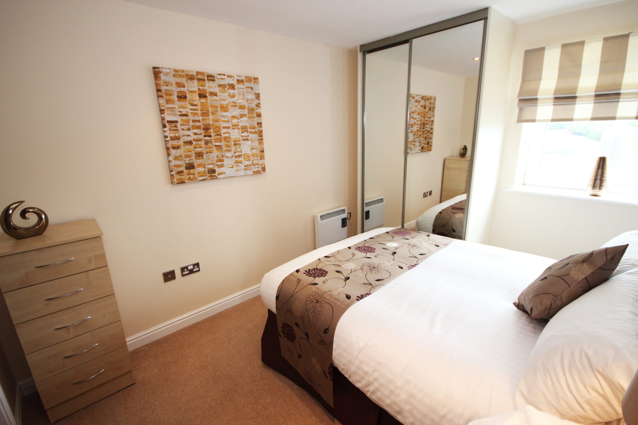 Short-Lets-Newcastle-UK-available-Now!-Book-Serviced-Apartments-in-Central-Newcastle-with-free-Wifi,-Cleaning,-Lift,-24h-Reception-&-All-Bills-Incl!-30%-Off-|-Urban-Stay