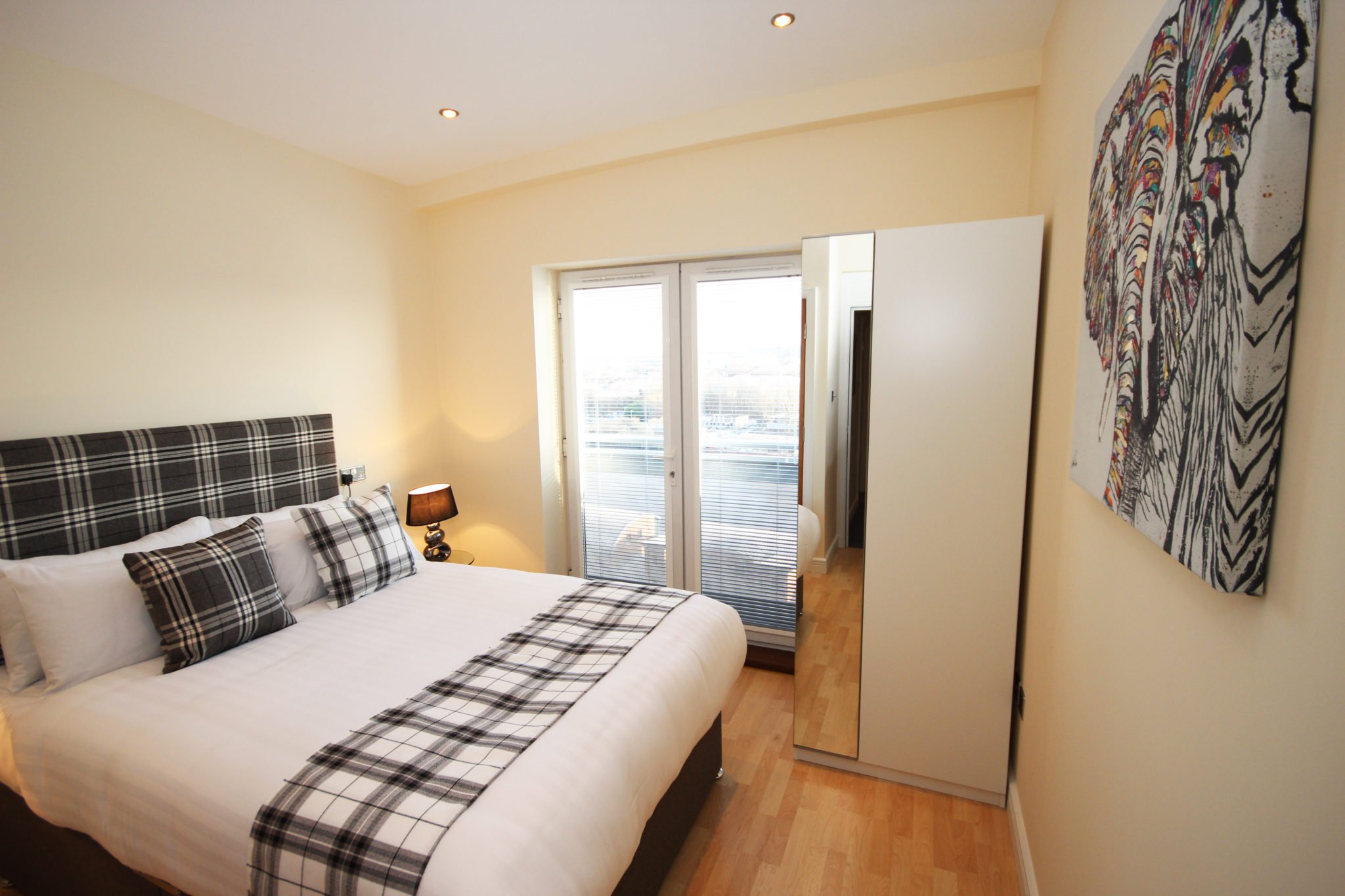 Short-Let-Apartments-Newcastle-UK-available-Now!-Book-Serviced-Accommodation-in-North-England-today-at-cheaper-than-a-Hotel!-Parking,-Wifi,-All-bills-incl!-Urban-Stay