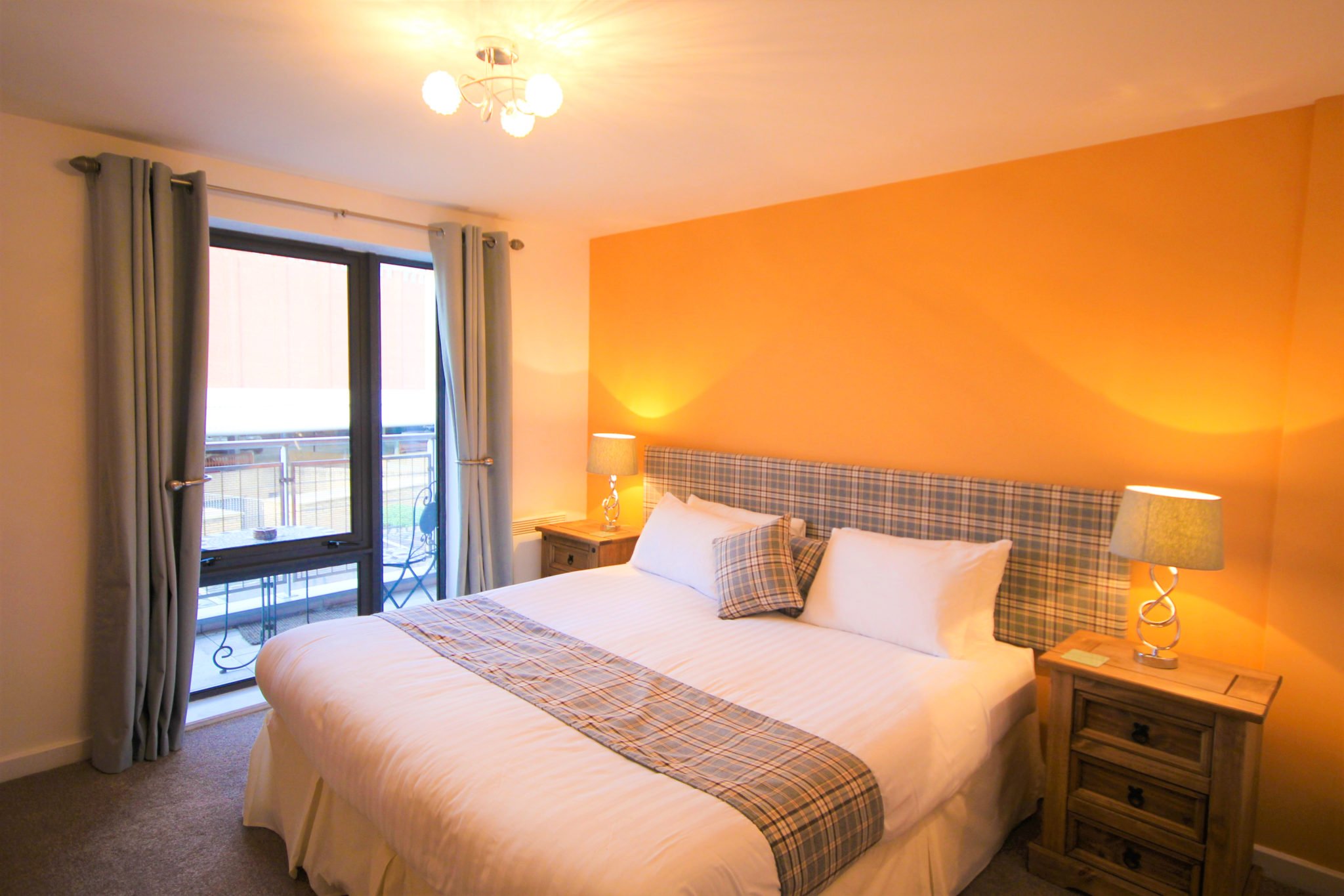Newcastle Short Let Accommodation UK available Now! Book Corporate Serviced Apartments in North East England today! Parking,Wifi, 5* Service, All bills incl | Urban Stay