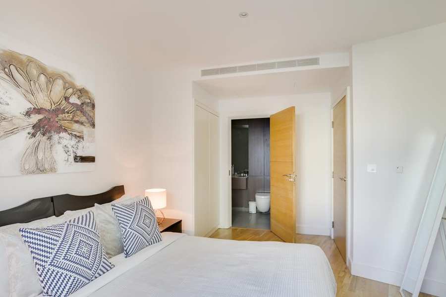 Vauxhall Corporate Apartments Looking-for-affordable-accommodation-in-Vauxhall?-why-not-book-our-Vauxhall-Corporate-Apartments-at-St-Georges-Wharf.-Call-today-for-great-rates.