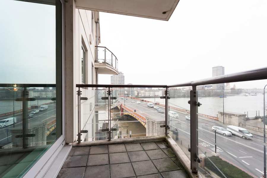 Vauxhall Corporate Apartments Looking-for-affordable-accommodation-in-Vauxhall?-why-not-book-our-Vauxhall-Corporate-Apartments-at-St-Georges-Wharf.-Call-today-for-great-rates.