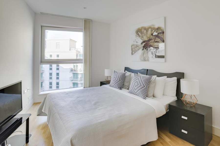 Vauxhall Corporate Apartments Looking-for-affordable-accommodation-in-Vauxhall?-why-not-book-our-Vauxhall-Corporate-Apartments-at-St-Georges-Wharf.-Call-today-for-great-rates.