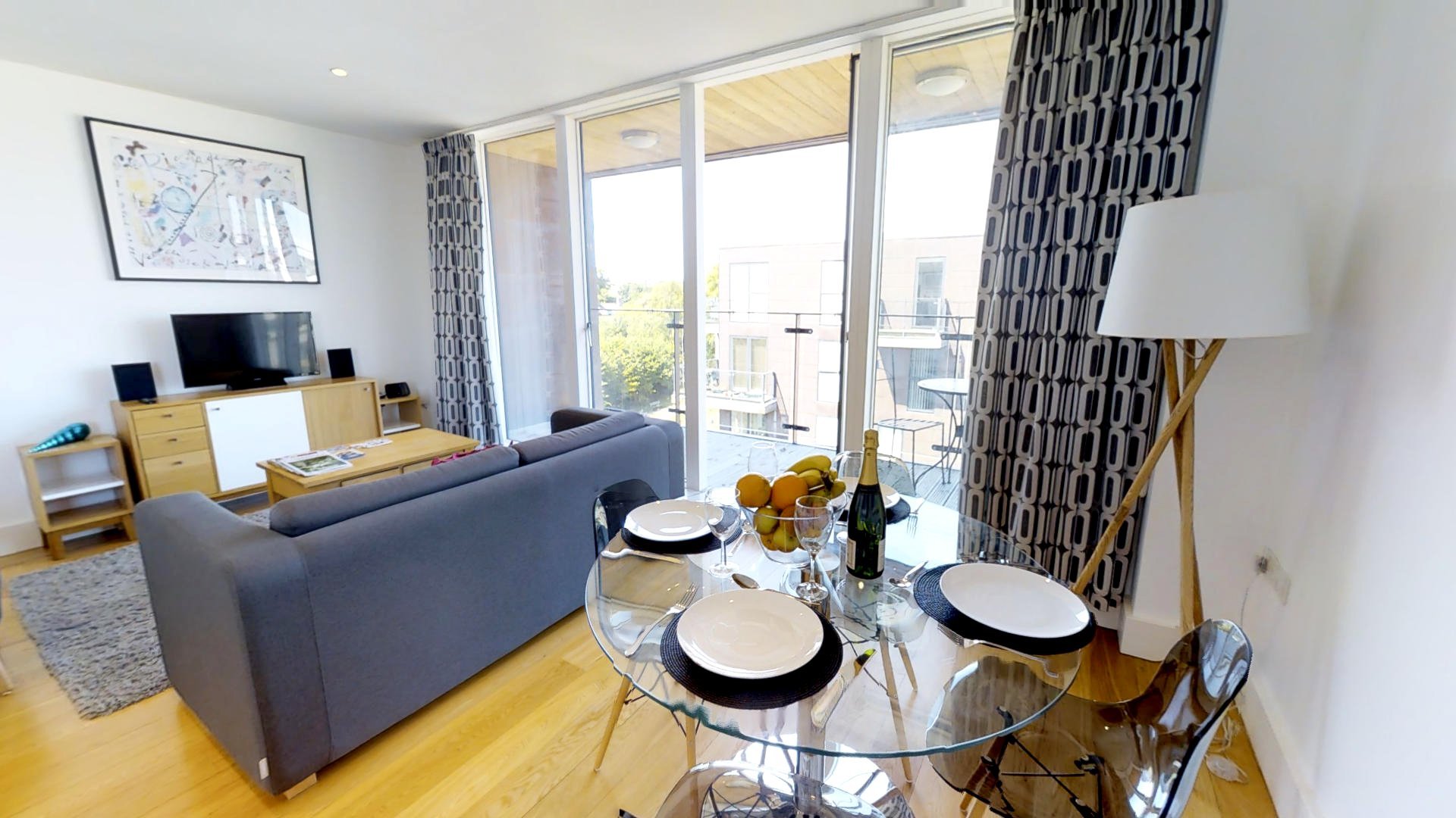 Serviced Accommodation Cambridge available for Short Lets Now! Book Urban Stay's Luxury Penthouse near Cambridge University! Free Cleaning, Wifi & Parking! | Urban Stay