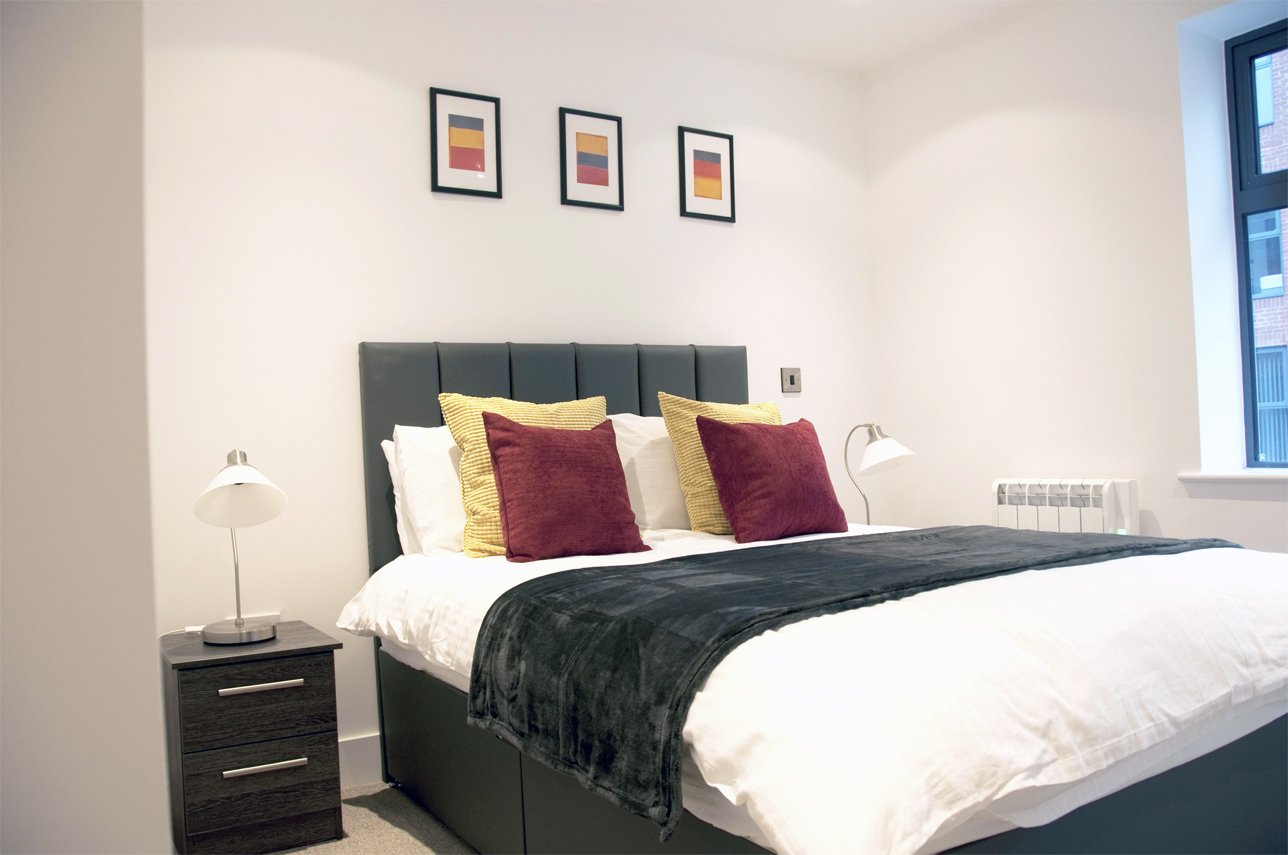 Book-the-Best-Serviced-Apartments-Birmingham-today!-Our-Short-Let-Accommodation-in-Birmingham's-Jewellery-Quarter---Free-Wifi-&-All-Bills-Incl!-30%-Cheaper!-Urban-Stay