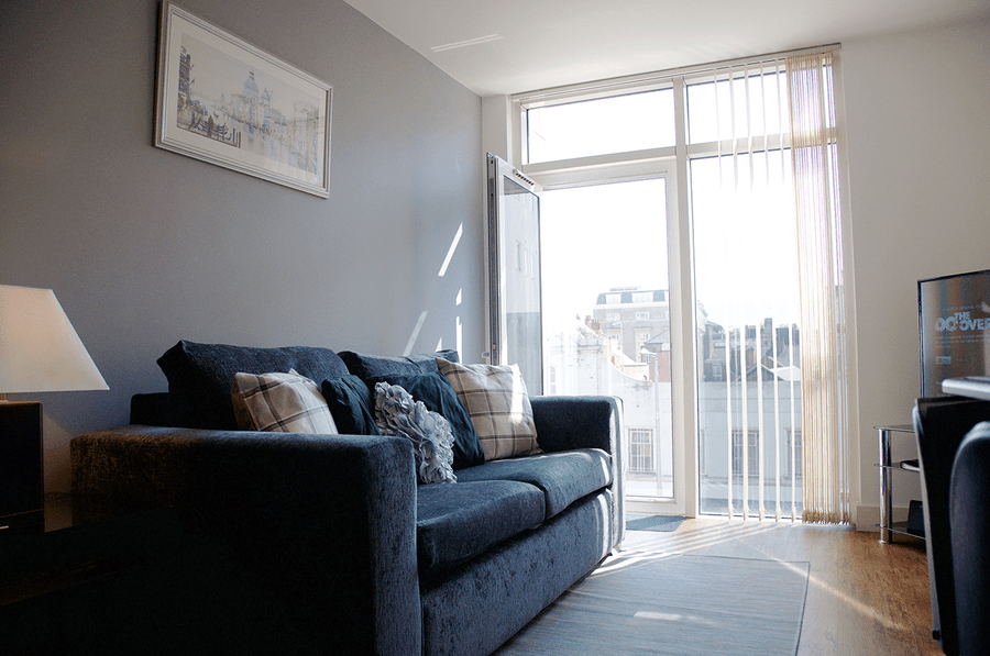 Looking for Corporate Short Let Apartments in East Midlands? Book Serviced Accommodation Leicester UK Now for low rates - cheaper than a Hotel + Free Wifi! Urban Stay