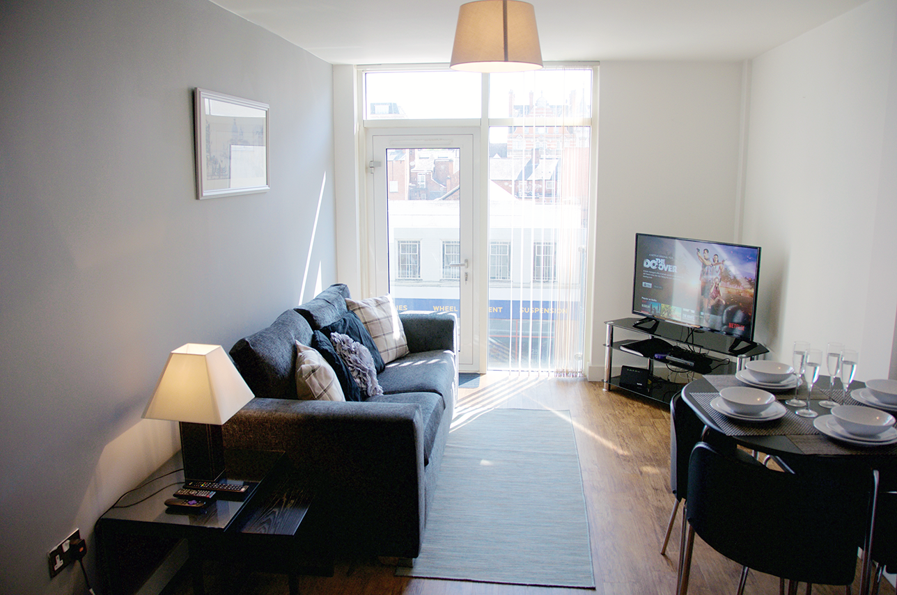 Looking-for-Corporate-Short-Let-Apartments-in-East-Midlands?-Book-Serviced-Accommodation-Leicester-UK-Now-for-low-rates---cheaper-than-a-Hotel-+-Free-Wifi!-Urban-Stay
