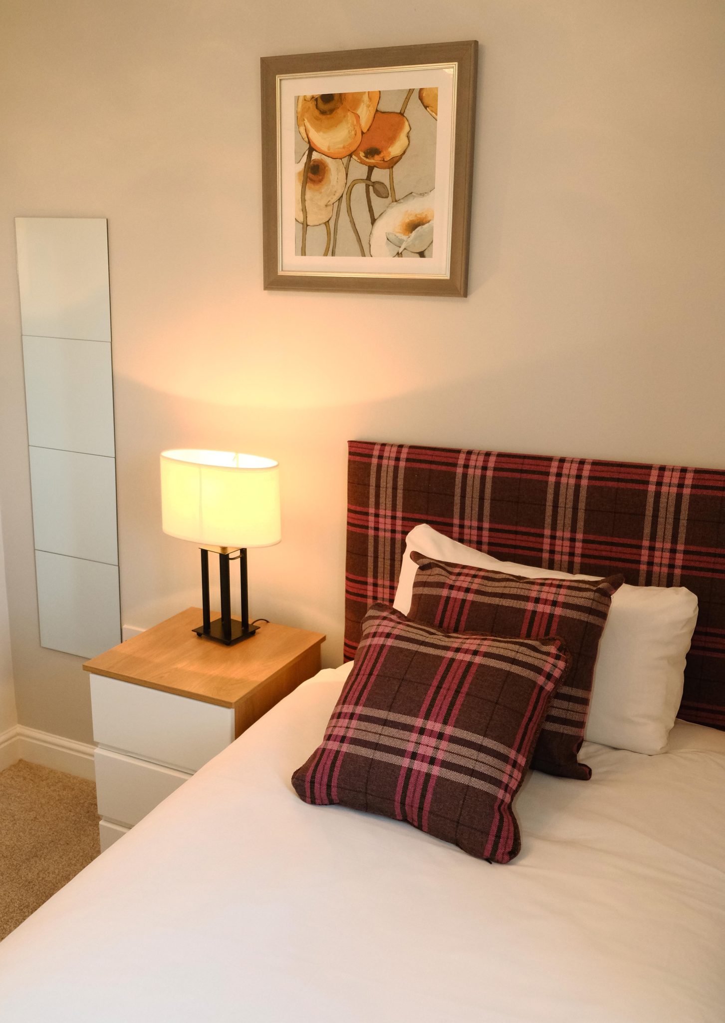 Short-Let-Accommodation-Newcastle-UK-available-Now!-Book-Serviced-Apartments-in-North-England-today-at-cheaper-than-a-Hotel!-Parking,-Wifi,-All-bills-incl!-Urban-Stay