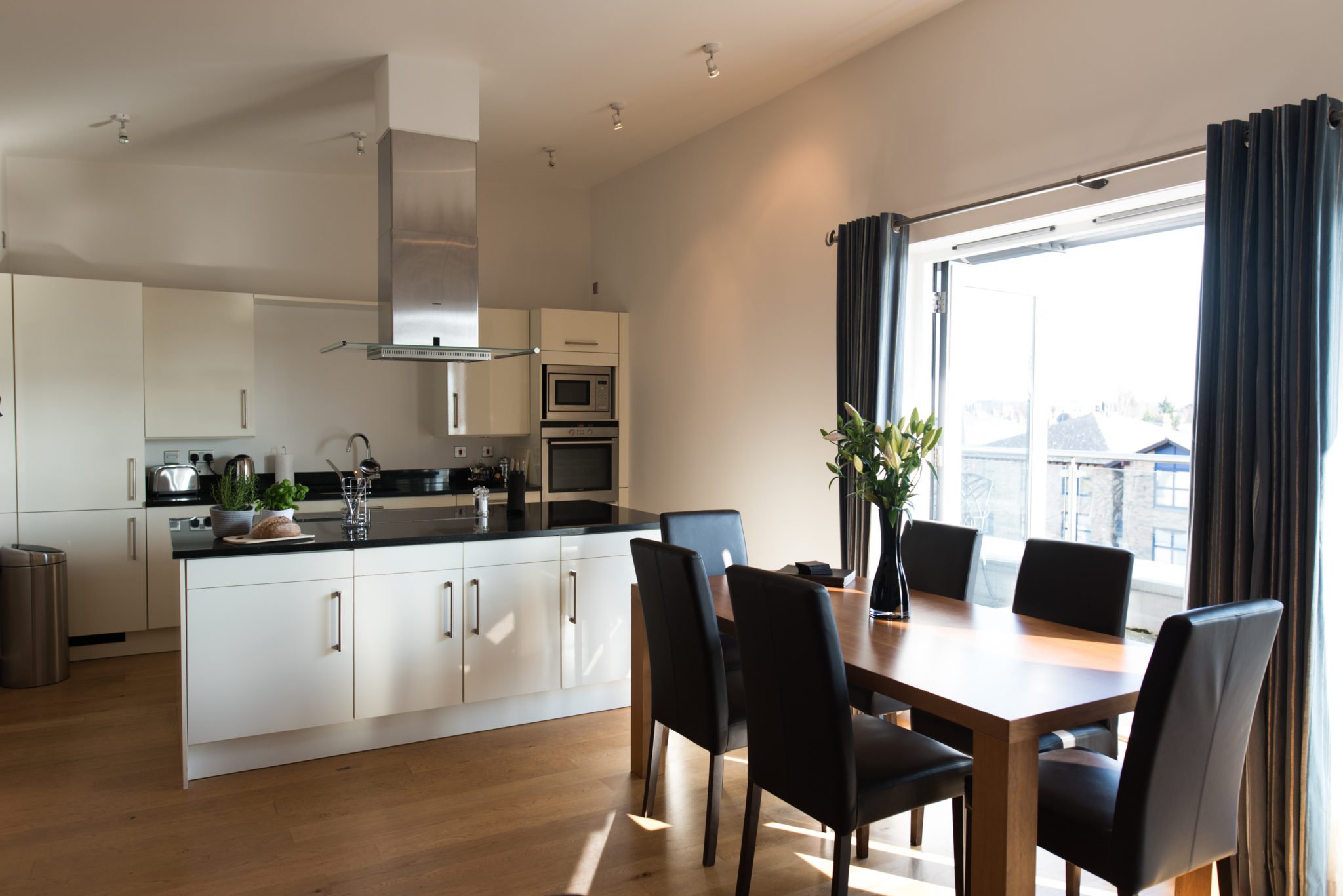 Short-Let-Accommodation-Cambridge-available-from-today!-Book-The-Hamiltons-Serviced-Apartments-in-Cambridgeshire-now-for-Short-Lets-&-Relocation!-Free-Wifi-|-Urban-Stay