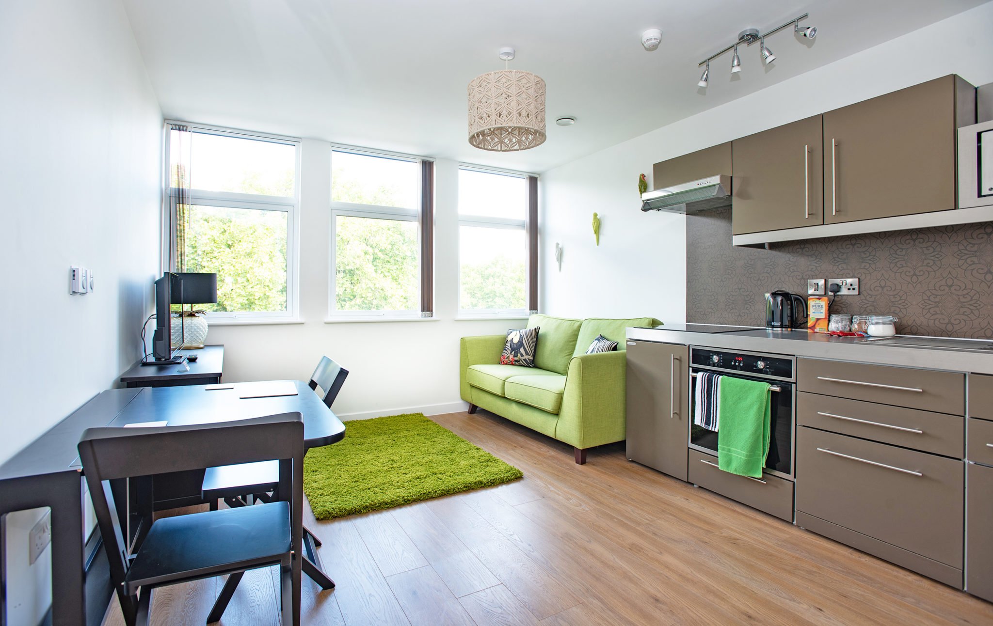 Furnished Accommodation Southampton in Portcullis House | Cheap Short Let Apartments near Southampton port | Lift, Fully equipped kitchen | Urban Stay