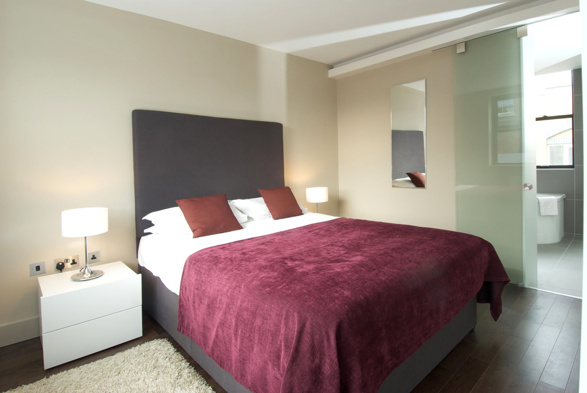 Serviced-Accommodation-Blackfriars|-5-star-short-Let-Apartments-|-Air-Con|-24h-reception-|-Free-Wi-Fi
