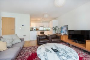 Serviced Town House Angel Cheap Short Lets in North London | Free Wi-Fi | Fully Equipped Kitchen | 5 Bedroom Apartment | 0208 6913920| Urban Stay