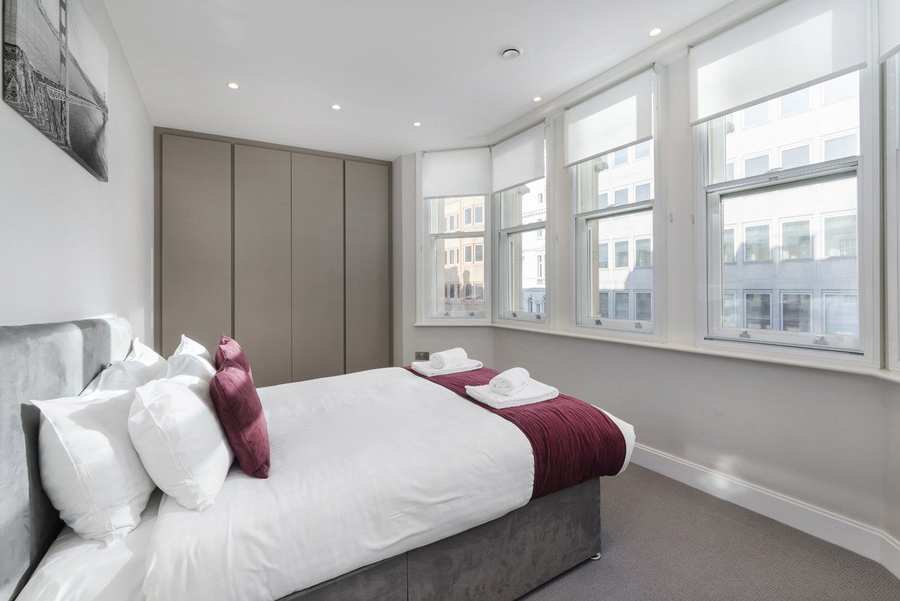 Serviced Apartments Chancery Lane available now! Book cheap shortlets Fleet Street Apartments with Free-Wi-Fi, Private Balcony & Fully Equipped Kitchen.