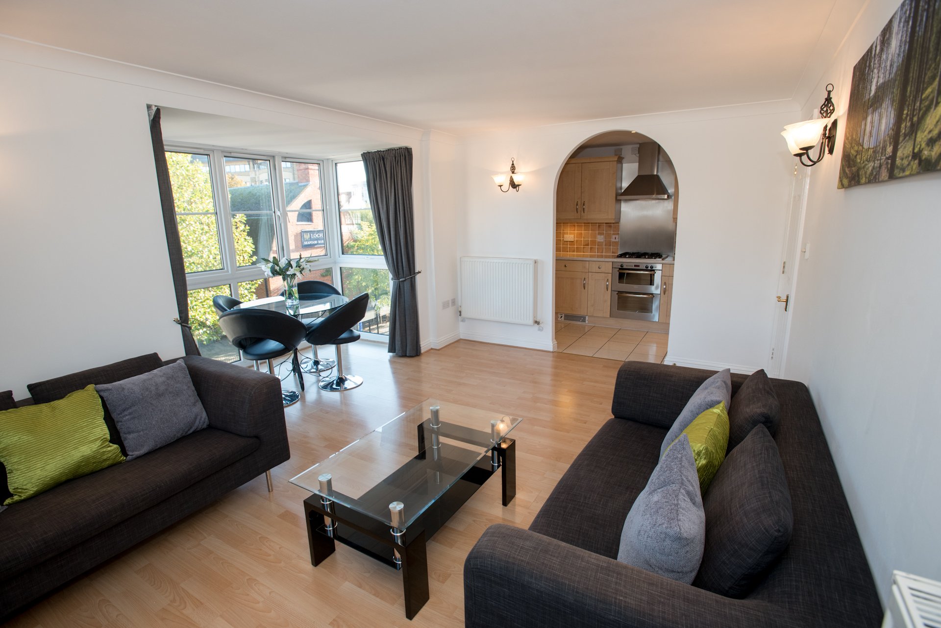 Serviced-Apartments-Reading-|Stylish-&-Modern-Apartments-|-Free-Wifi-|-Fully-Equipped-Kitchen-|-|0208-6913920|-Book-now-at-Urban-Stay-for-great-offers!