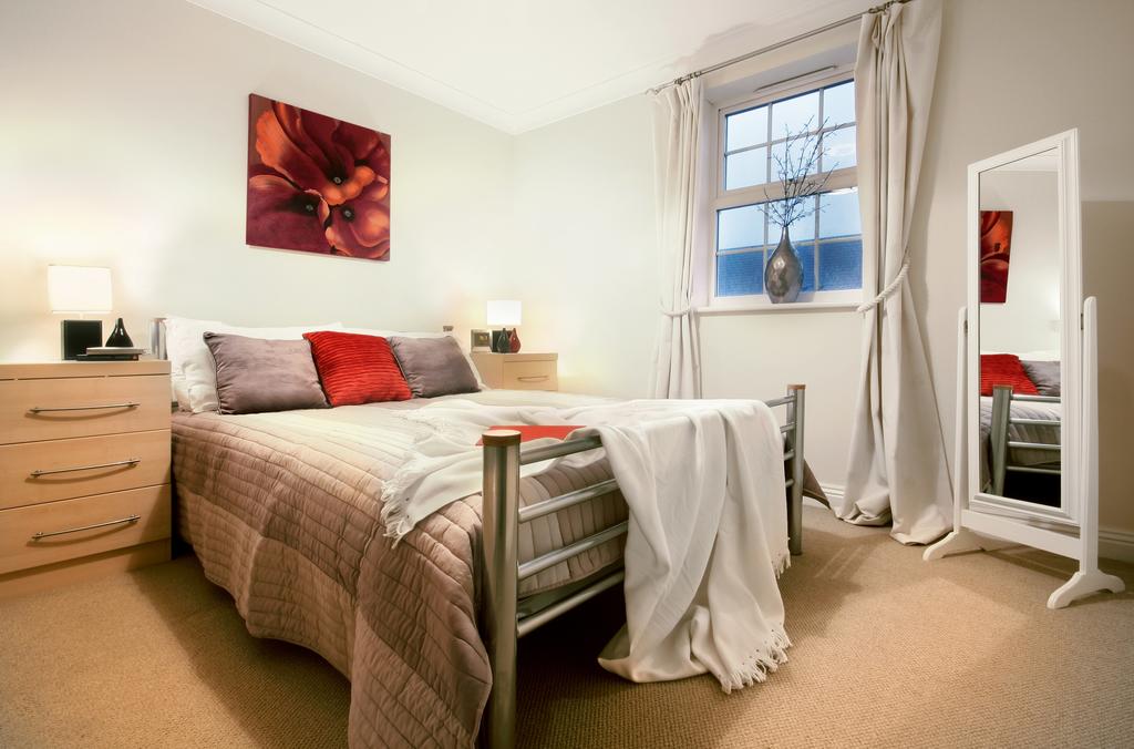 Luxury-Berkshire-Serviced-Aparthotels-located-in-Newbury--Book-Cheap-College-Mews-Accommodation-|-Free-Wifi,-Weekly-Housekeeping-and-Parking!-Available-Now!