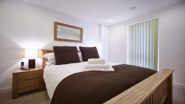 Slough-Serviced-Apartments,-Berkshire,-UK!-Free-Wifi,-On-site-Parking-and-Weekly-Housekeeping!-BOOK-NOW-on-+44-208-691-3920-for-the-Best-Discounted-Rates!