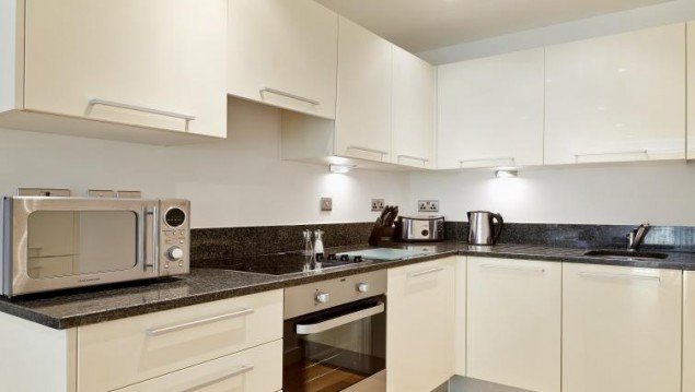 Slough-Serviced-Apartments,-Berkshire,-UK!-Free-Wifi,-On-site-Parking-and-Weekly-Housekeeping!-BOOK-NOW-on-+44-208-691-3920-for-the-Best-Discounted-Rates!